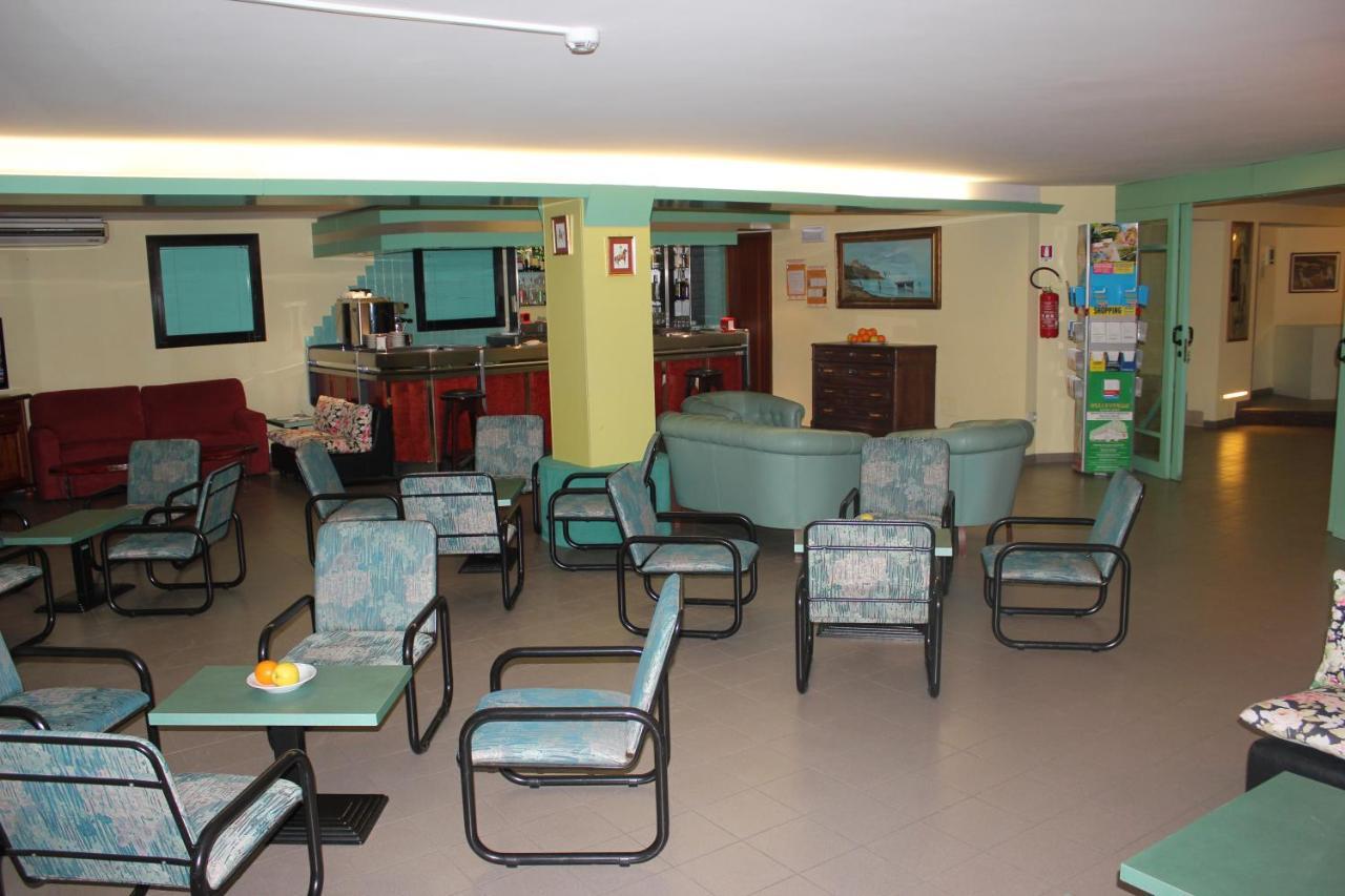 Hotel Sidney Белариа-Игеа Марина Екстериор снимка
